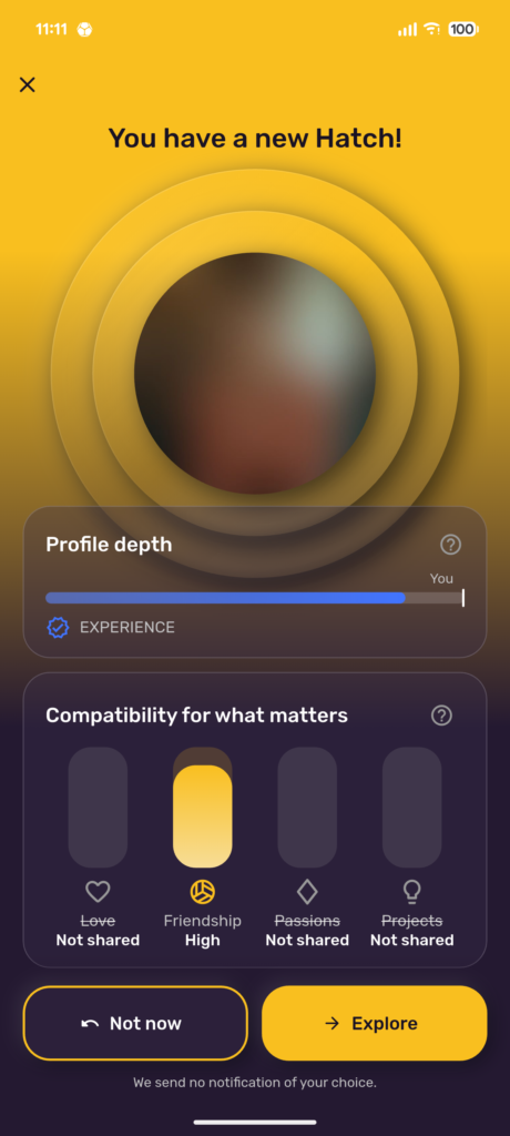 Hatch screen of the Cocoun app: a proposal with the photo still blurred, the depth of the profile and the compatibility for what matters
